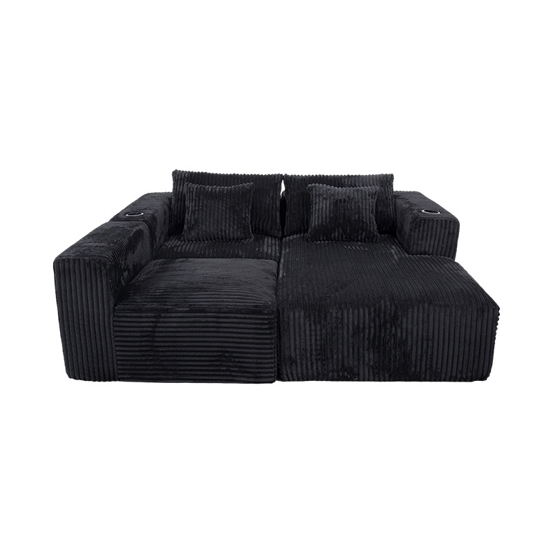 Stor L-formet hjørnesofa i sort fløjlsbuk med fuldskummoduler, flere puder og indbyggede kopholdere Stor L-formet hjørnesofa i sort fløjlsbuk med fuldskummoduler, flere puder og indbyggede kopholdere